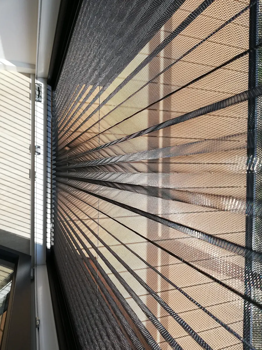 Rodzaje moskitier balkonowych