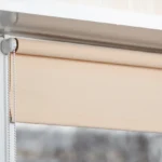 Rolety z materiału VS żaluzje z lamelami aluminiowymi - Techspace Poznań pomoże Ci w wyborze!