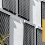 Lato w mieście - rolety balkonowe i moskitiery